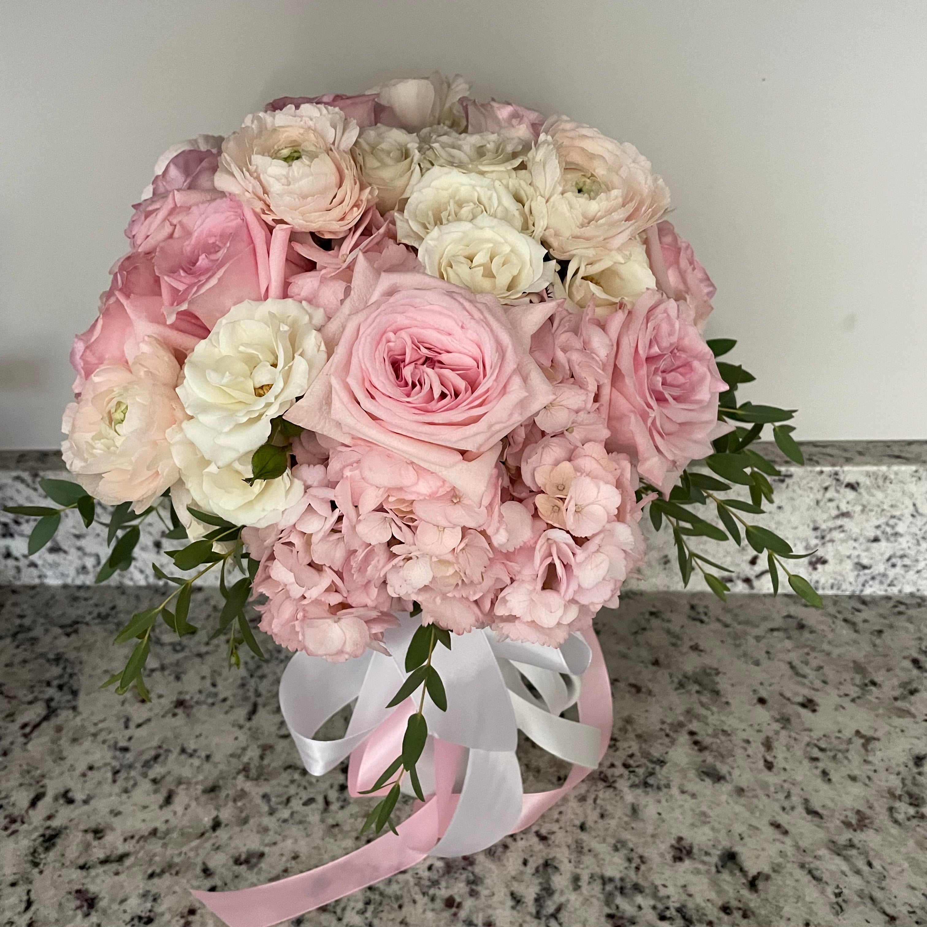 Wedding Bouquets in Chicago – Custom Designs with Fresh Roses from Ecuador